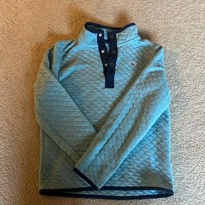 Vineyards vines blue quilted pullover in good condition. Size small 8/10
